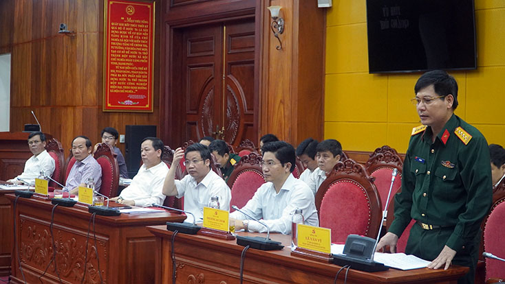 Lãnh đạo Bộ Chỉ huy Quân sự tỉnh báo cáo về công tác cách ly, phòng chống dịch