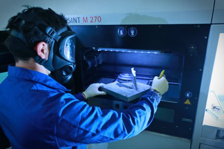  Một kỹ sư 3D làm việc trên một mô hình ở Italy. Ảnh: techwireasia.com