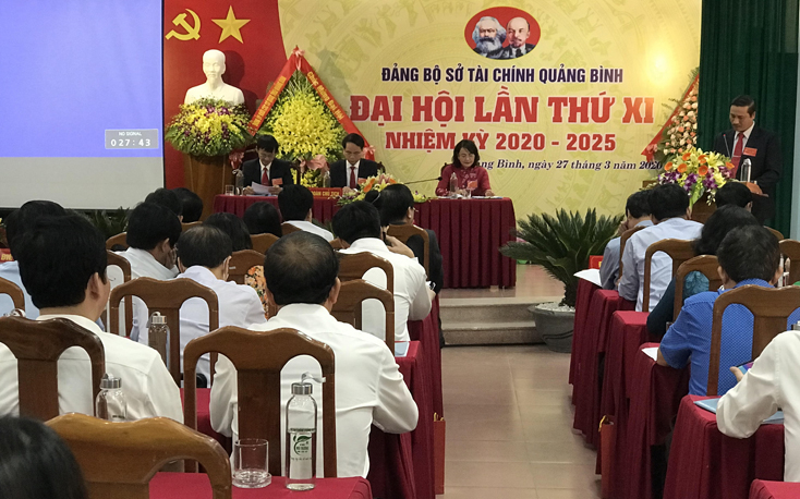 Đại hội nghe phát biểu tham luận từ đại diện các chi bộ trực thuộc 