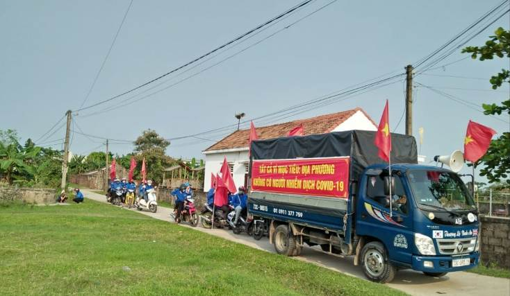Vĩnh Ninh tuyên truyền lưu động nâng cao ý thức phòng, chống dịch Covid-19 cho người dân.