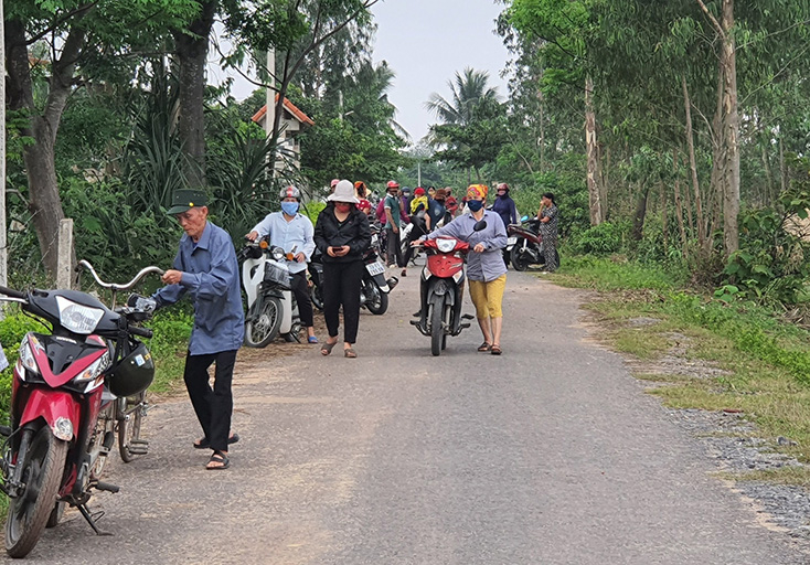 Sự việc các đối tượng lao vào hành hung phụ nữ và người già khiến người dân thôn Đông Bắc, xã Đại Trạch, huyện Bố Trạch rất bức xúc. 