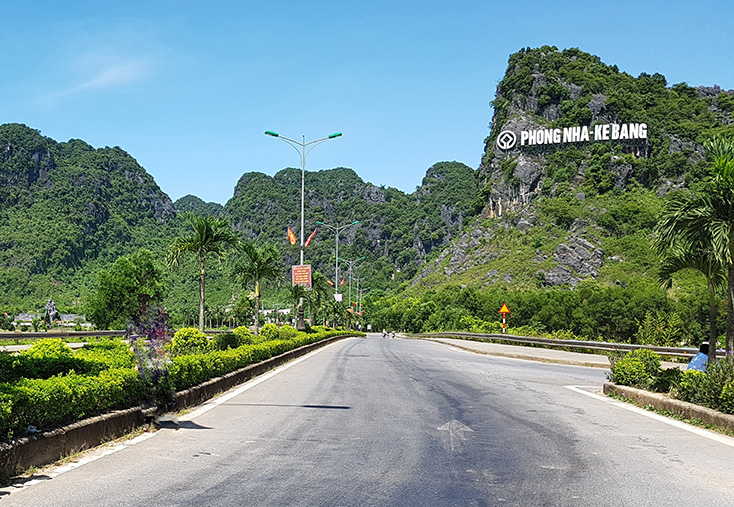 ... và chăm sóc cây xanh, duy tu, quản lý hệ thống điện chiếu sáng được nghiệm thu theo dự toán mà không theo thực tế thực hiện.