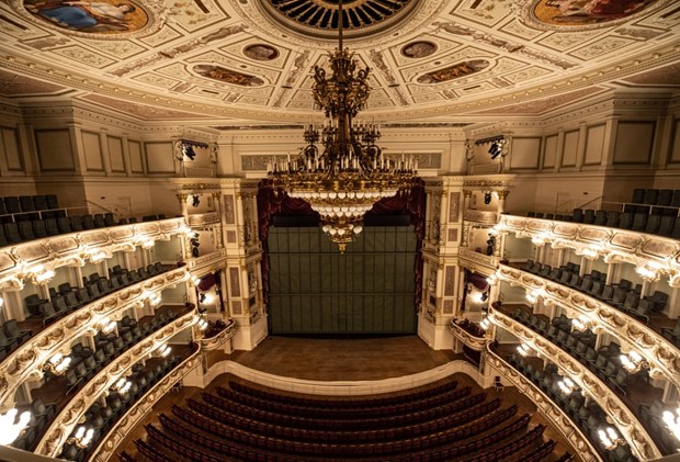  Nhà hát Semperoper, bang Dresden, Đức. Toàn bộ hoạt động biểu diễn nghệ thuật ở nhà hát này đã bị hủy vì COVID-19. (Nguồn: EPA)