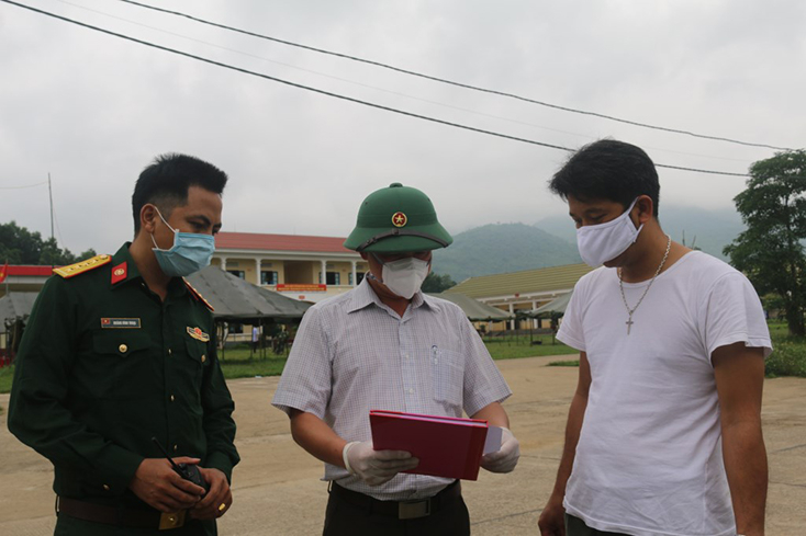 Tất cả các công dân đều được cán bộ y tế hướng dẫn biện pháp chăm sóc sức khỏe tại nhà sau khi hoàn thành nhiệm vụ cách ly y tế
