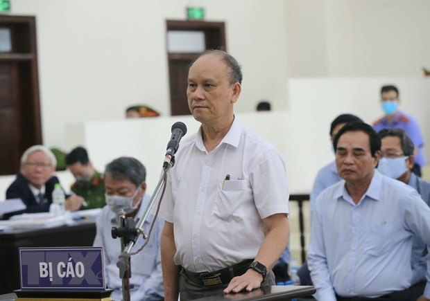 Bị cáo Trần Văn Minh, cựu Chủ tịch Ủy ban Nhân dân thành phố Đà Nẵng khai báo trước tòa. (Ảnh: Doãn Tấn/TTXVN)