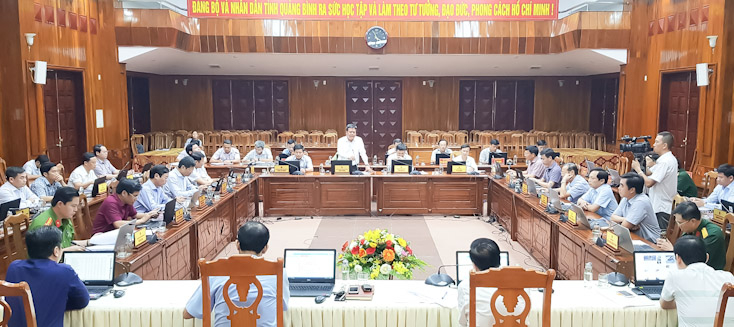 Các đại biểu thảo luận tại hội nghị.