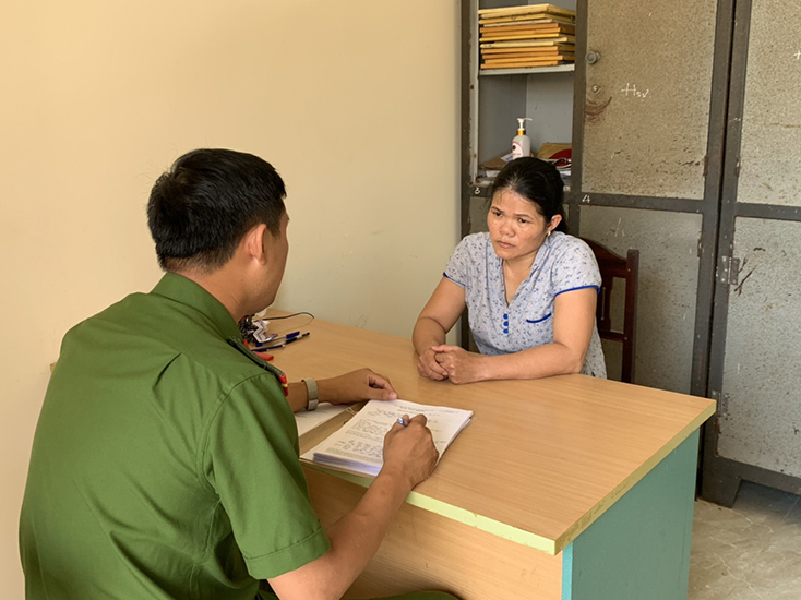 Đối tượng Nguyễn Thị Sen tại cơ quan Công an.