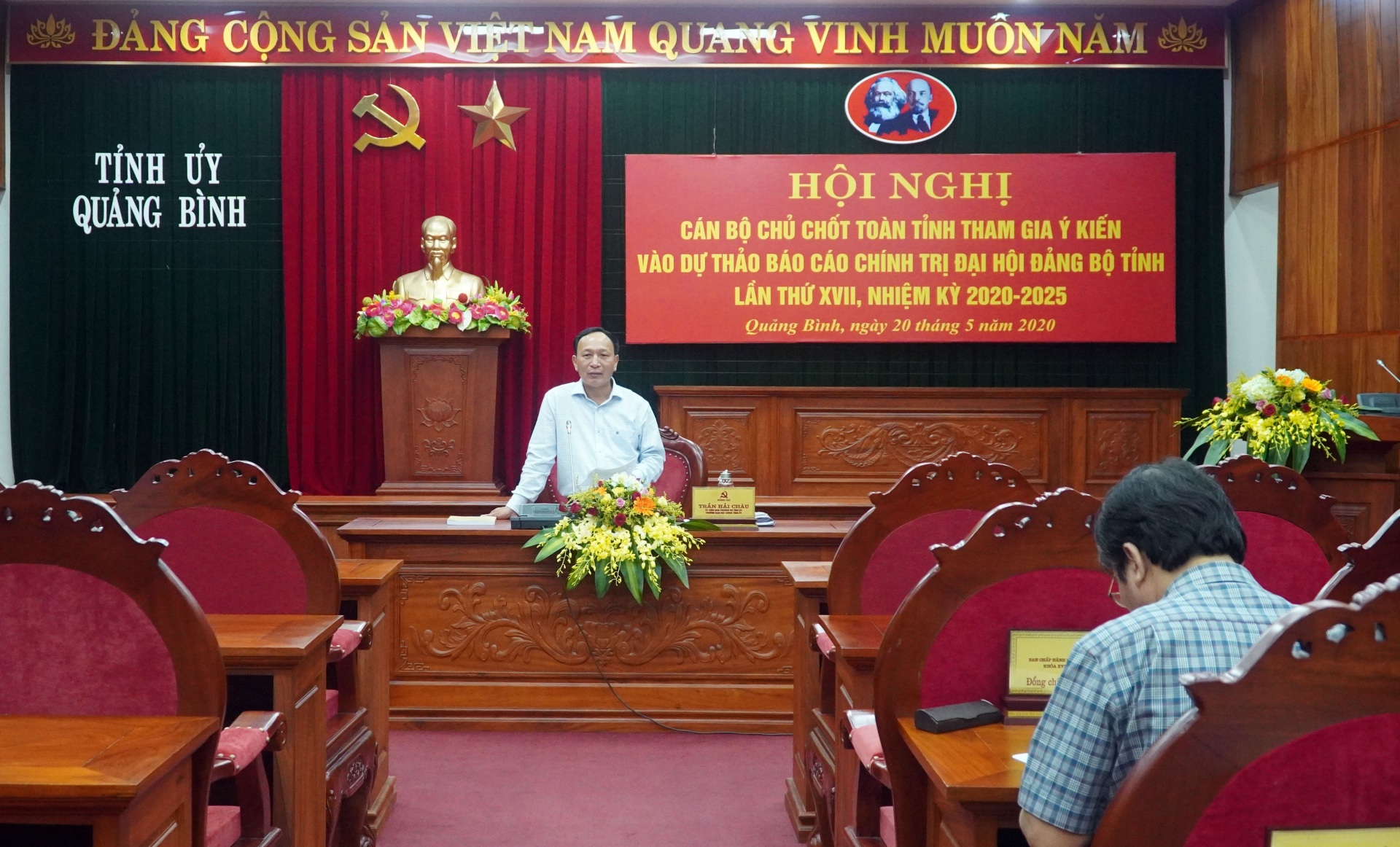 Các tổ thảo luận tại hội trường