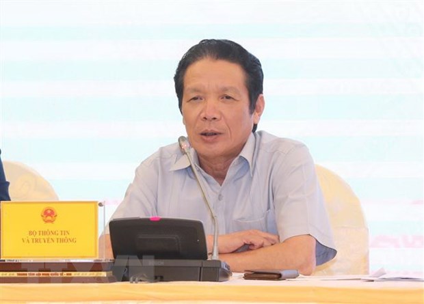Thứ trưởng Bộ Thông tin và Truyền thông Hoàng Vĩnh Bảo trả lời các câu hỏi của phóng viên tại cuộc họp báo. (Ảnh: Doãn Tấn/TTXVN)