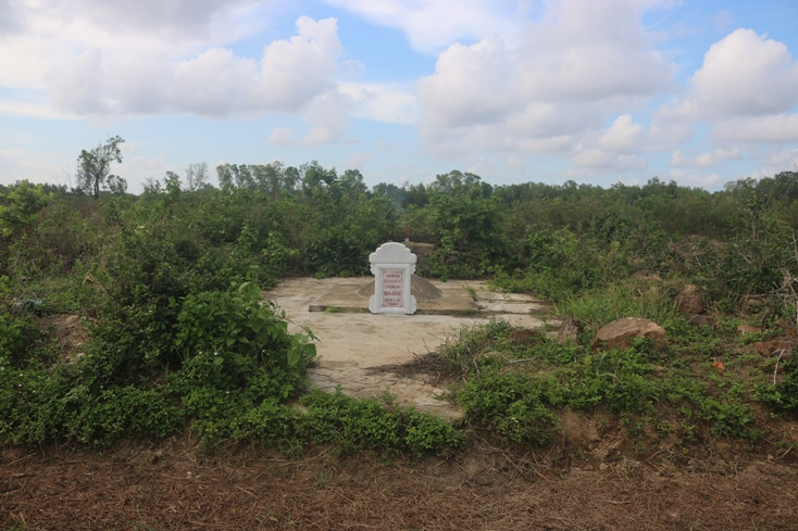   Mộ Tuần phủ Đặng Đại Độ (1728-1765).