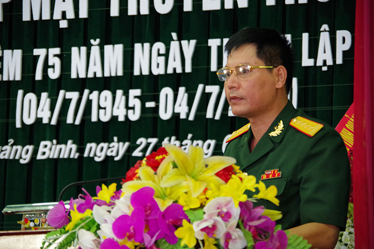 Đại tá Lê Văn Vỹ, Ủy viên Ban Thường vụ Tỉnh ủy, Chỉ huy trưởng Bộ CHQS tỉnh phát biểu tiếp thu, lĩnh hội ý kiến chỉ đạo của lãnh đạo tỉnh