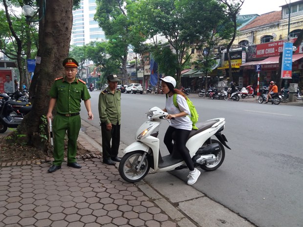  Lực lượng công an tham gia bảo vệ kỳ thi trung học phổ thông quốc gia. (Ảnh: PV/Vietnam+)