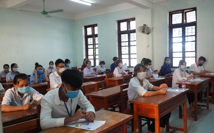 Thí sinh chuẩn bị thi môn Ngữ văn.