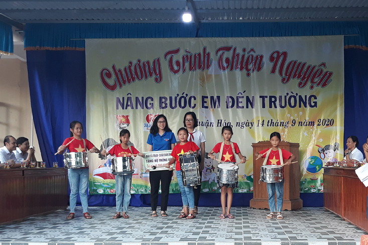Trao trống đội