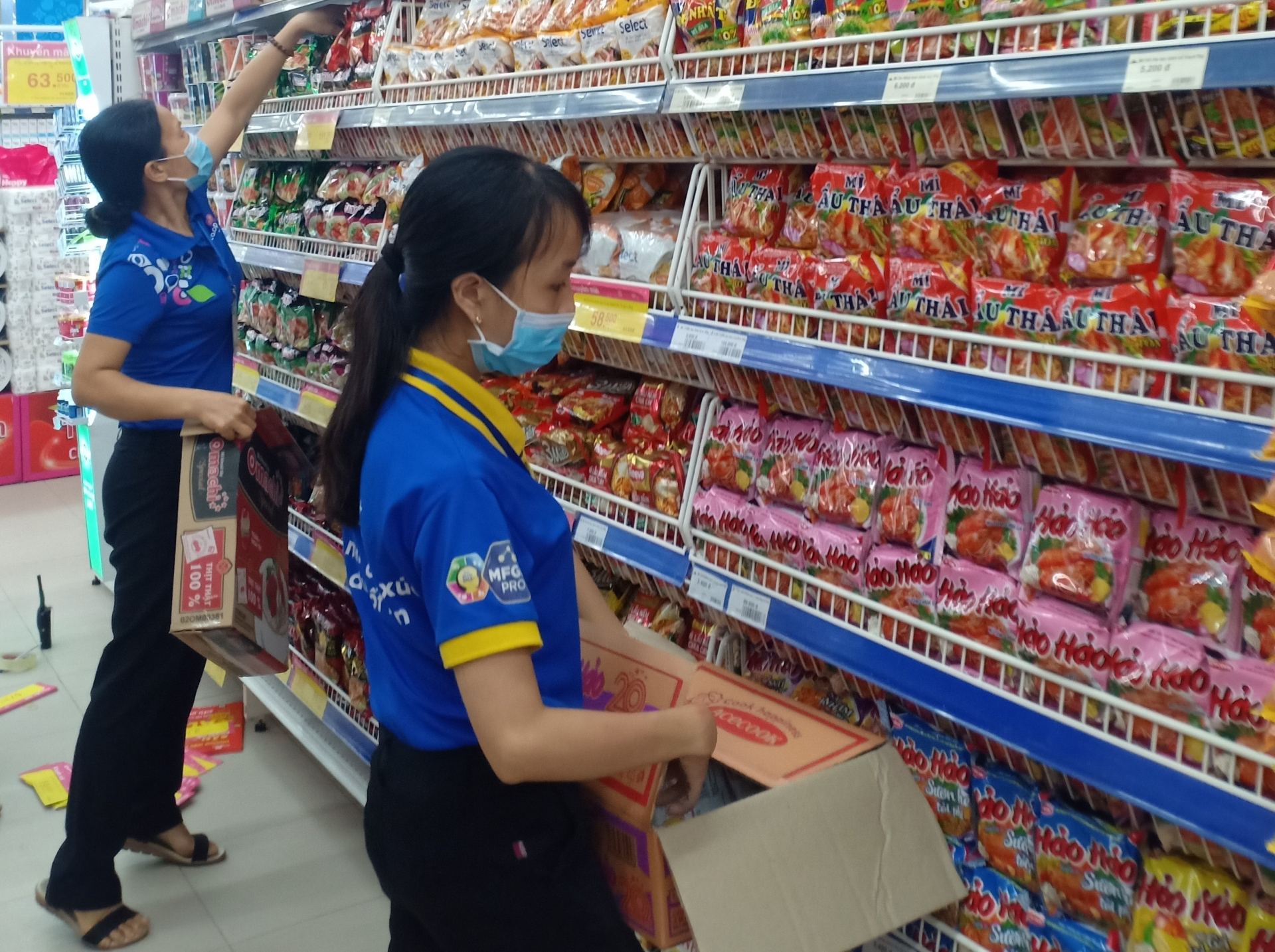 Siêu thị Co.opmart Quảng Bình chủ động dự trữ hàng hóa, sẵn sàng cung ứng khi có mưa, bão xảy ra.