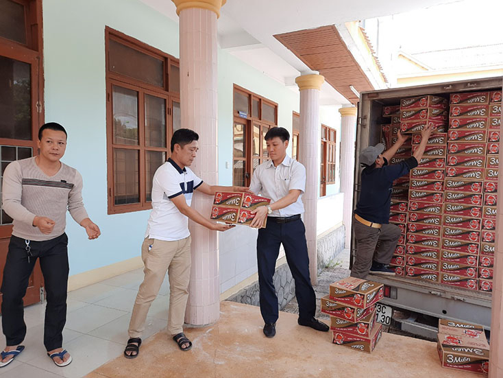 Ngành công thương luôn chú trọng điều tiết, cân đối cung cầu các mặt hàng thiết yếu nhằm bình ổn thị trường, giá cả trong tình hình dịch bệnh, thiên tai... 