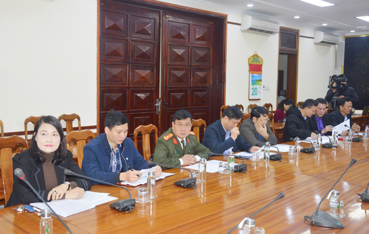 Các đại biểu tham dự buổi làm việc