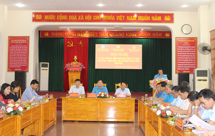  Các đại biểu tham dự hội nghị.