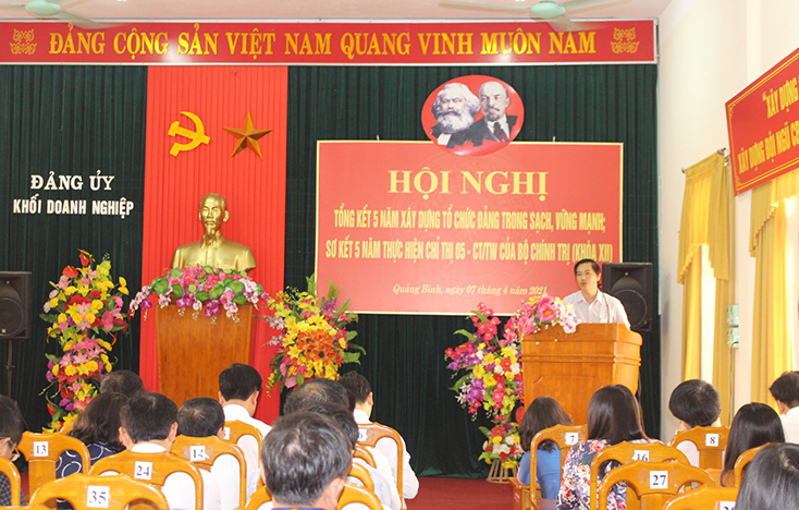  Các đại biểu phát biểu ý kiến tại hội nghị.