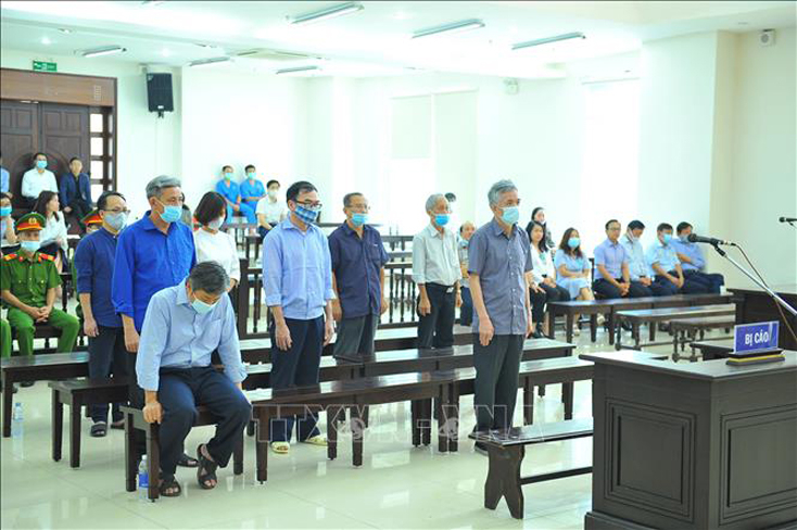 Các bị cáo nghe tuyên án tại phiên tòa. Ảnh: Minh Đức/TTXVN