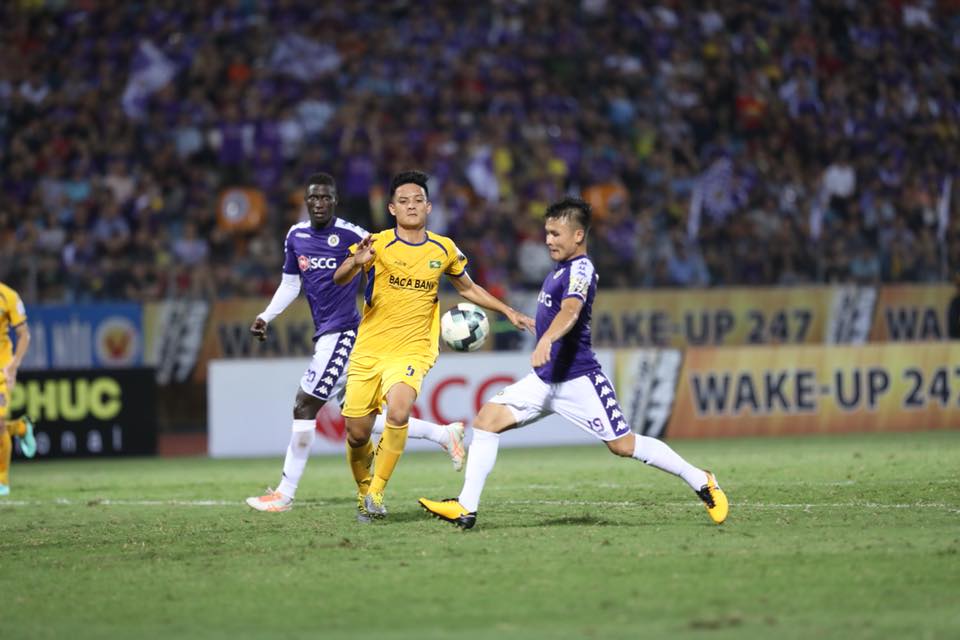 Trận SLNA và Hà Nội FC không thể diễn ra, BTC quyết định hoãn đấu vòng 13 V-League. Ảnh: TTXVN