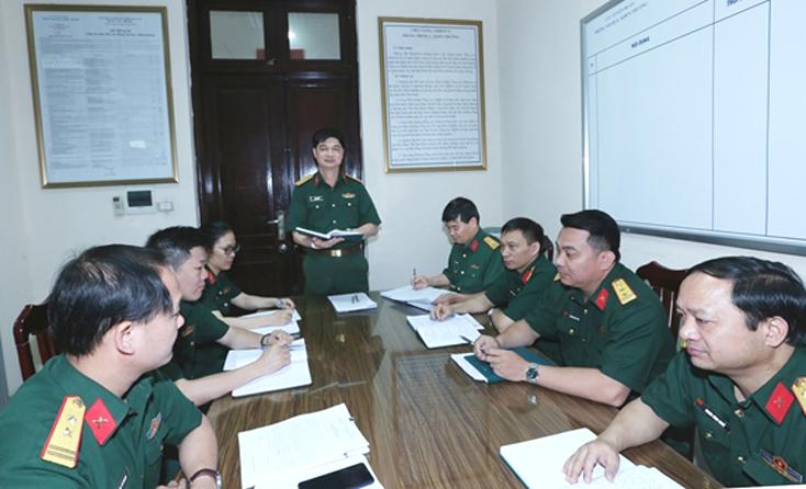 Phòng Thi đua - Khen thưởng triển khai nhiệm vụ trong tuần. Ảnh: HỒNG PHA