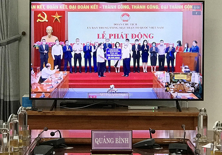 Các tổ chức, doanh nghiệp ủng hộ phòng, chống dịch bệnh Covid-19 tại lễ phát động ở điểm cầu Ủy ban Trung ương MTTQVN.