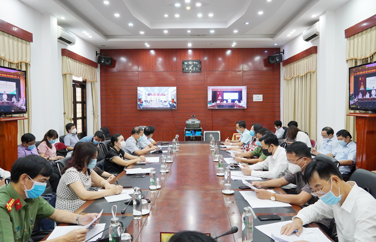 Các đại biểu dự hội nghị tại điểm cầu Quảng Bình.