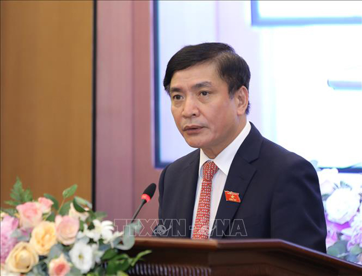 Đồng chí Bùi Văn Cường, Tổng Thư ký, Chủ nhiệm Văn phòng Quốc hội, Chánh Văn phòng Hội đồng bầu cử Quốc gia công bố danh sách những người trúng cử đại biểu Quốc hội khóa XV. Ảnh: Nguyễn Điệp/TTXVN