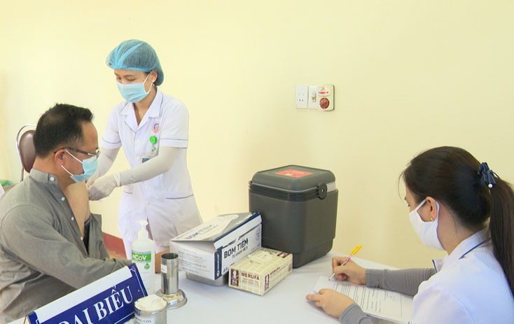 Linh mục Võ Minh Danh, quản nhiệm giáo họ Bàu Sen (xã Phúc Trạch) 