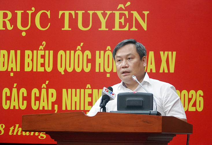 Đồng chí Vũ Đại Thắng, Ủy viên Trung ương Đảng, Bí thư Tỉnh ủy, Trưởng BCĐ bầu cử tỉnh phát biểu tại hội nghị.
