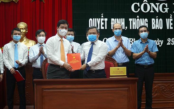 Các cán bộ phân công, điều động, chỉ định và bổ nhiệm ký cam kết Quy định 01.