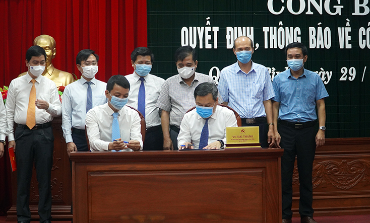 Các cán bộ phân công, điều động, chỉ định và bổ nhiệm ký cam kết Quy định 01.