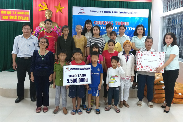 Các đối tượng được hưởng trợ cấp xã hội hàng tháng tại Trung tâm Bảo trợ xã hội tỉnh thường xuyên được các cá nhân, đơn vị hảo tâm quan tâm hỗ trợ.