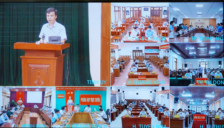  Các đại biểu dự cuộc họp ở các điểm cầu huyện, thị xã, thành phố.