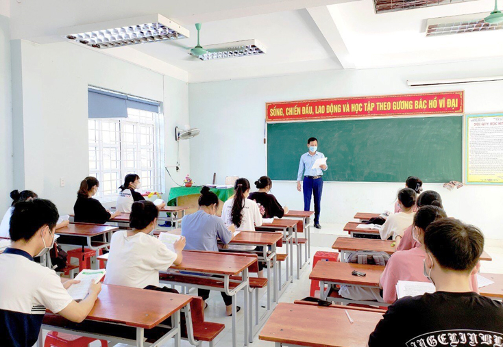  Kể từ năm học 2021-2022, Sở GD-ĐT Quảng Bình thực hiện nền nếp việc thuyên chuyển, sắp xếp cán bộ quản lý, giáo viên theo hướng tạo điều kiện công tác gần nhà, ổn định cuộc sống lâu dài.
