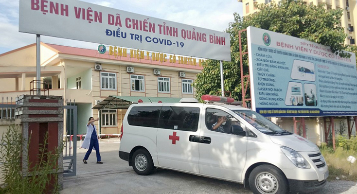 Bệnh viện đã bố trí phương tiện để các bệnh nhân trở về địa phương và tiếp tục cách ly theo dõi sức khỏe tại nhà 14 ngày.