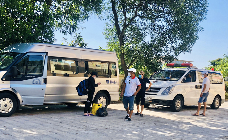 Bệnh viện Y dược cổ truyền tỉnh tạo điều kiện bố trí phương tiện để các bệnh nhân trở về địa phương.
