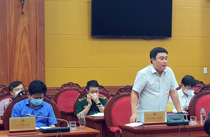 Các đại biểu thảo luận tại buổi làm việc.