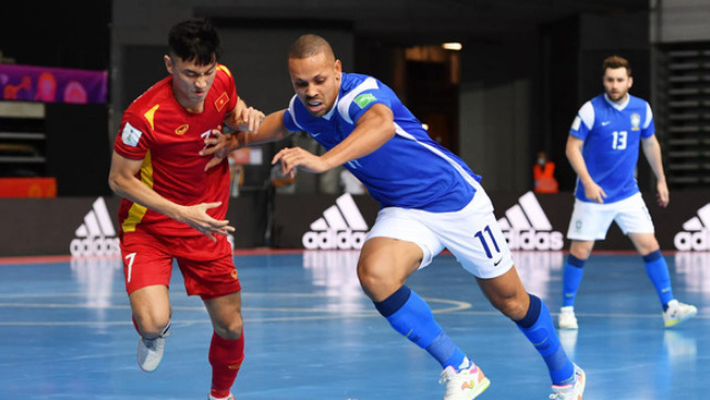 Trước đối thủ vượt trội về trình độ là tuyển Brazil, tuyển futsal Việt Nam đã để thua đậm. Ảnh: AFC.