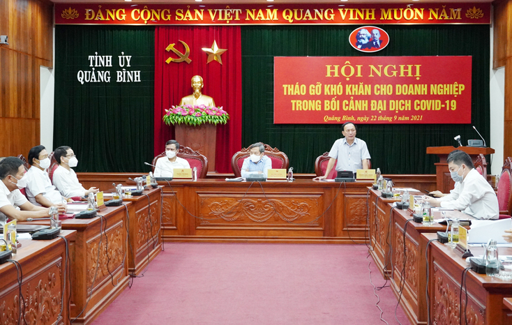 Đồng chí Phó Bí thư Thường trực Tỉnh ủy điều hành phát biểu, tiếp thu ý kiến kiến nghị, đề xuất của các doanh nghiệp