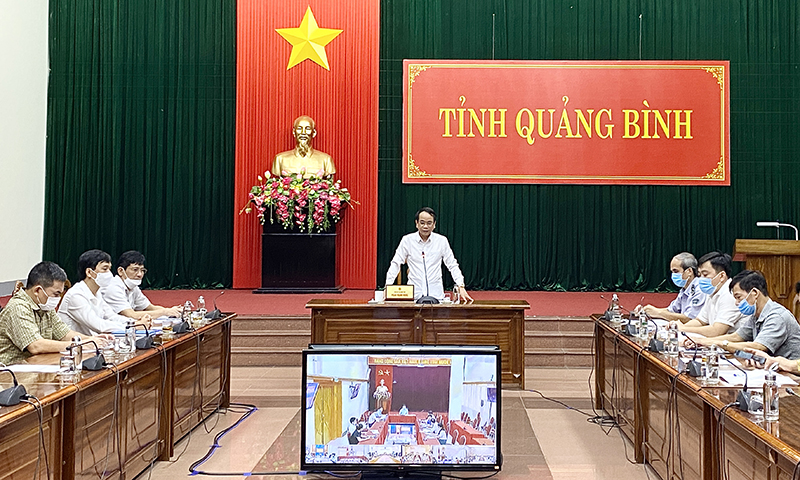 Đồng chí Phó Chủ tịch UBND tỉnh Phan Mạnh Hùng phát biểu tại hội nghị.