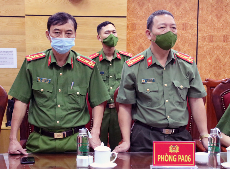 Đại diện các tập thể tham gia trong chuyên án 921N tại buổi lễ