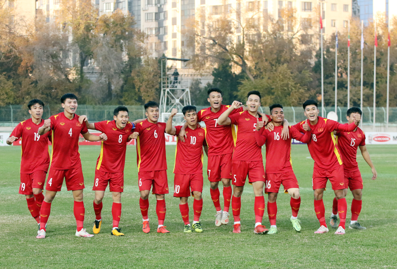 Lê Văn Đô (19), Trần Văn Đạt (7) và Nhâm Mạnh Dũng (18) là 3 tân binh của đội tuyển Việt Nam. (Ảnh: VFF)