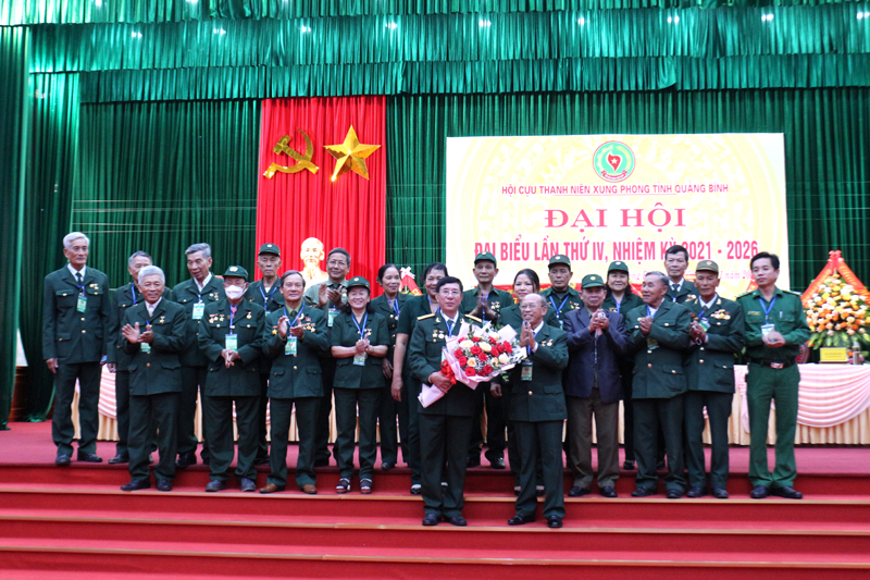 Ban chấp hành Hội cựu TNXP tỉnh khóa IV, nhiệm kỳ 2021 - 2026 ra mắt đại hội.