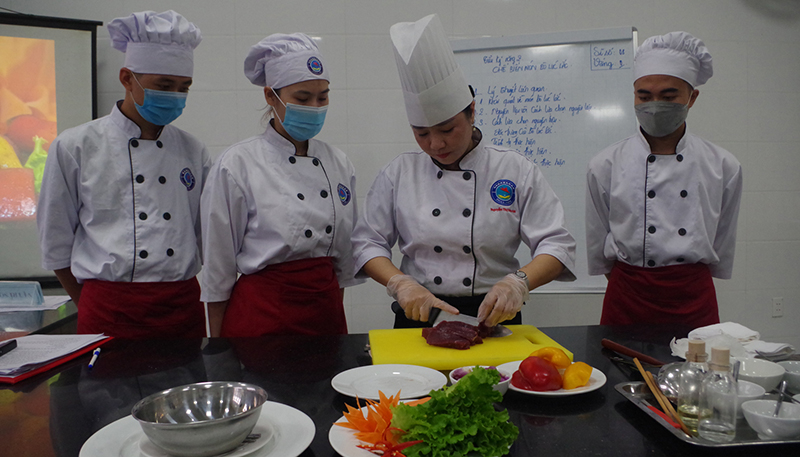 NLĐ sẽ được tái đào tạo, bồi dưỡng, nâng cao trình độ kỹ năng nghề khi DN có nhu cầu và đủ các điều kiện. 