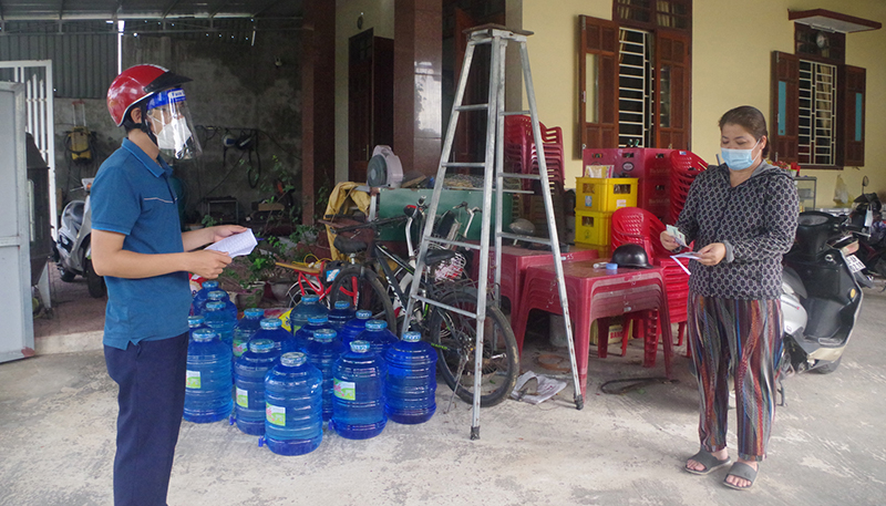 Lao động tự do trên địa bàn TP. Đồng Hới được nhận tiền hỗ trợ từ gói hỗ trợ an sinh xã hội của Chính phủ.