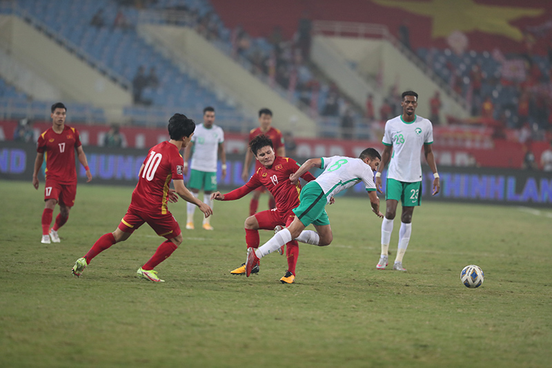 Ảnh đội tuyển ngày 18-11: Dù ĐTVN để thua Saudi Arabia 0-1 trên sân Mỹ Đình, nhưng đã cho thấy sự  tiến bộ đáng khen ngợi.  Ảnh: Hoàng Linh