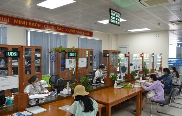  Cơ quan bảo hiểm xã hội tiếp nhận hồ sơm giải quyết các chế độ bảo hiểm. (Ảnh: PV/Vietnam+)