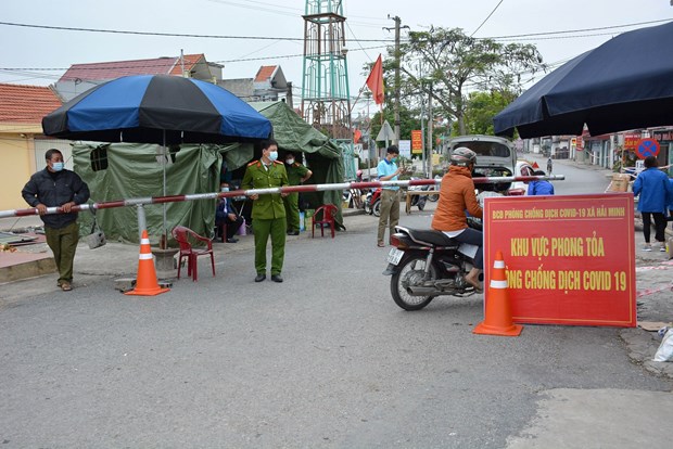 Nam Định kiểm soát chặt chẽ người và phương tiện ra, vào vùng dịch. (Ảnh: Công Luật/TTXVN)